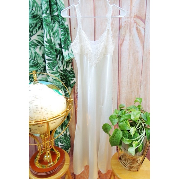 Vintage Victoria’s Secret longline lace slip dress - Picture 1 of 9